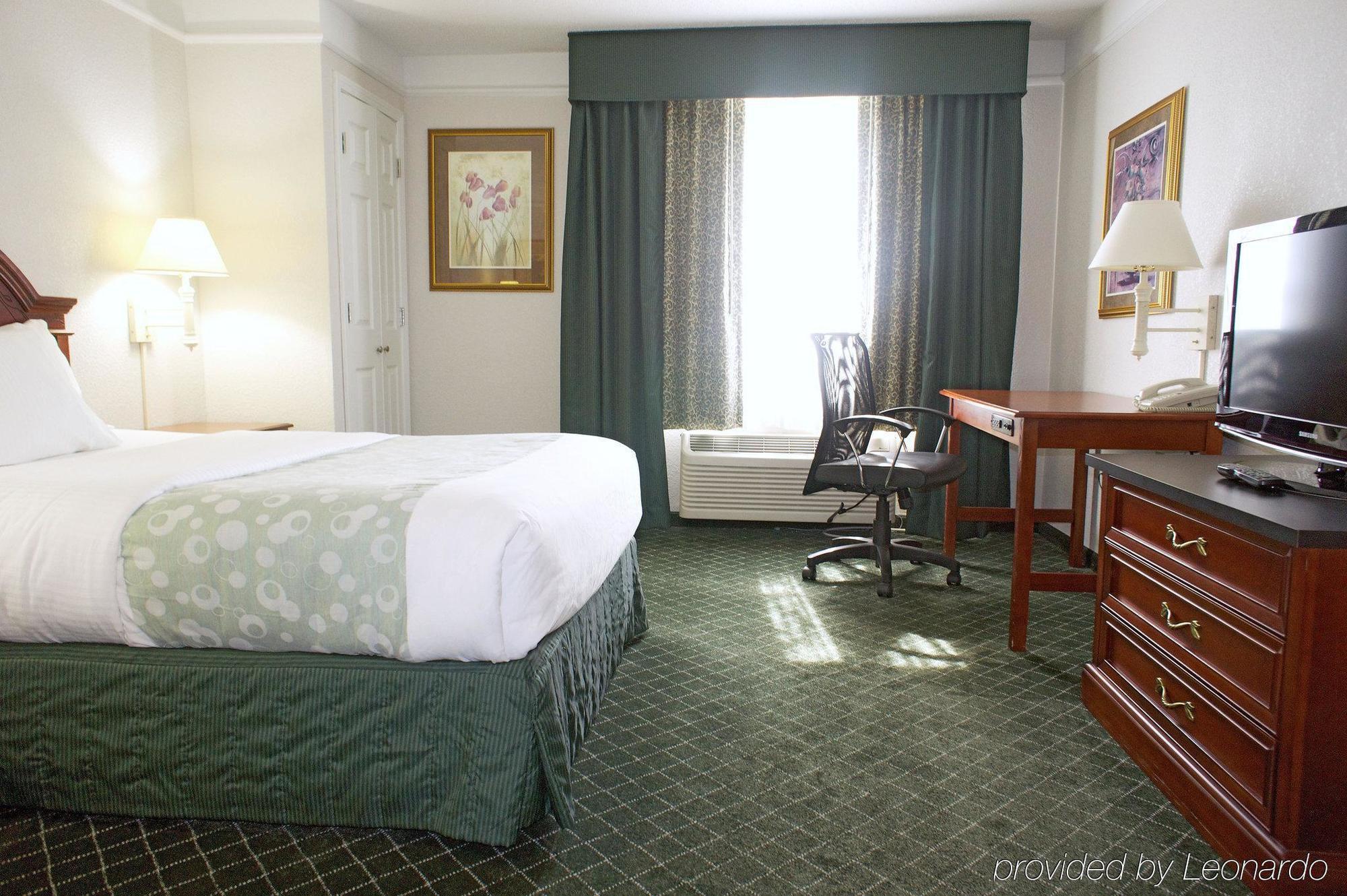 La Quinta By Wyndham Detroit Hotel